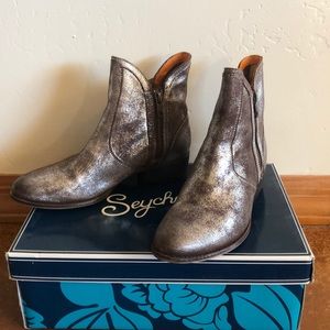 Silver Seychelles booties, Size 6.5.